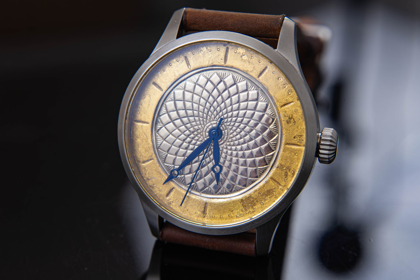 trenyo Freehand Guilloche in 925 silver and 22k gold leaf