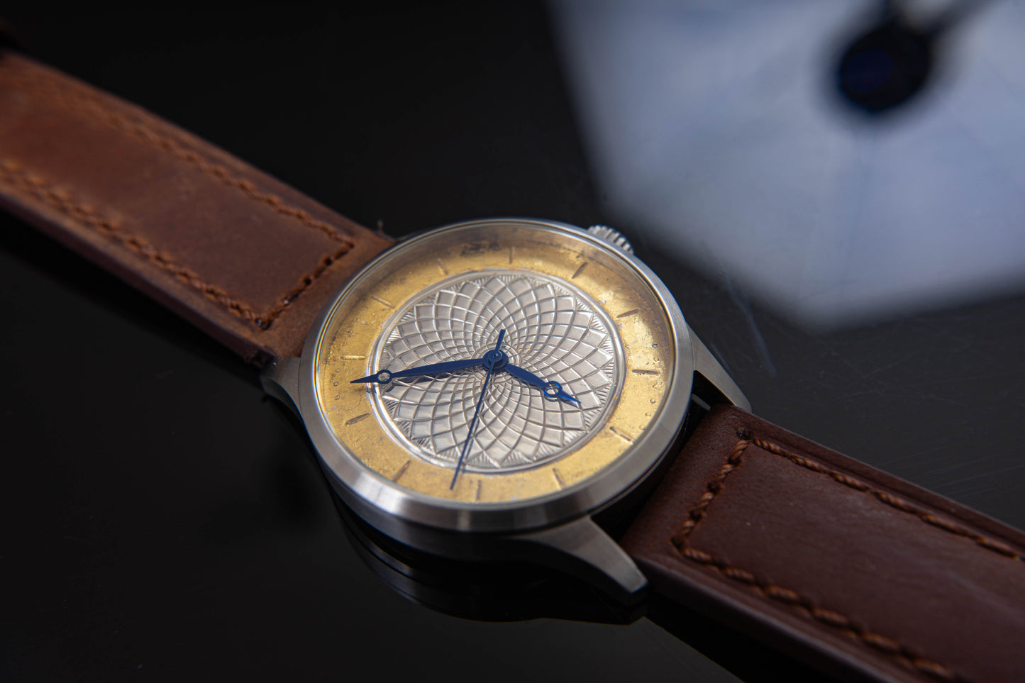 trenyo Freehand Guilloche in 925 silver and 22k gold leaf